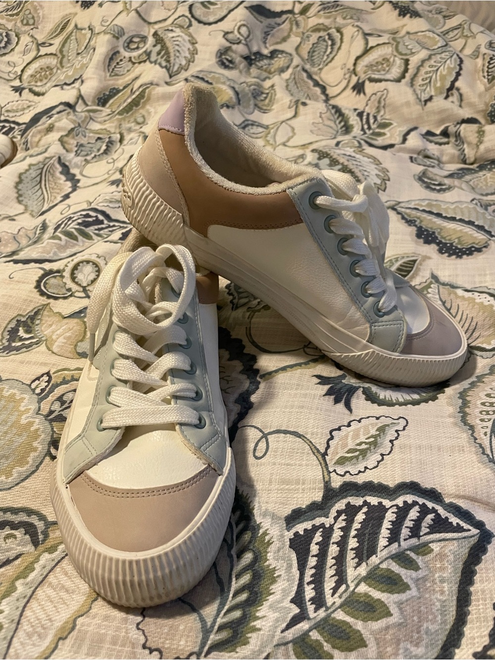 Rocket Dog White and Light Pink Low-Top Lace-Up Sneakers